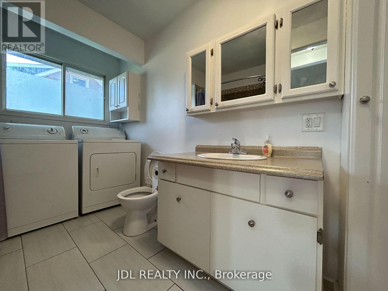 363 Irene Drive, Georgina, Ontario  L4P 3B3 - Photo 10 - N12659404