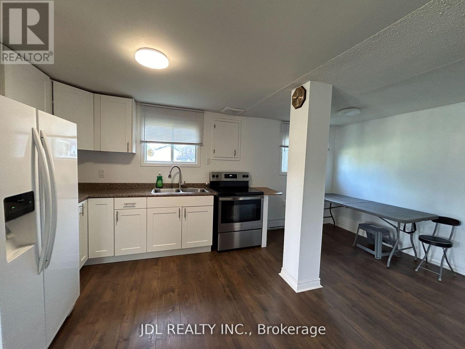 363 Irene Drive, Georgina, Ontario  L4P 3B3 - Photo 9 - N12659404