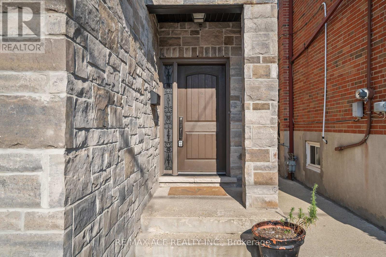 71 August Avenue, Toronto, Ontario  M1L 3N1 - Photo 4 - E12659416