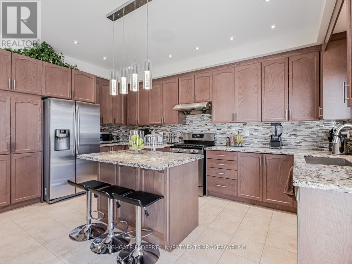 1 Juglans Crescent, Whitchurch-Stouffville (Stouffville), Ontario  L4A 0V4 - Photo 13 - N12659422