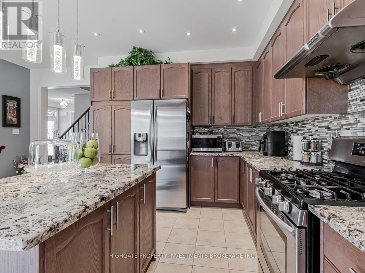 1 Juglans Crescent, Whitchurch-Stouffville (Stouffville), Ontario  L4A 0V4 - Photo 16 - N12659422