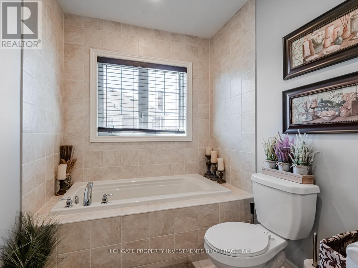 1 Juglans Crescent, Whitchurch-Stouffville (Stouffville), Ontario  L4A 0V4 - Photo 24 - N12659422