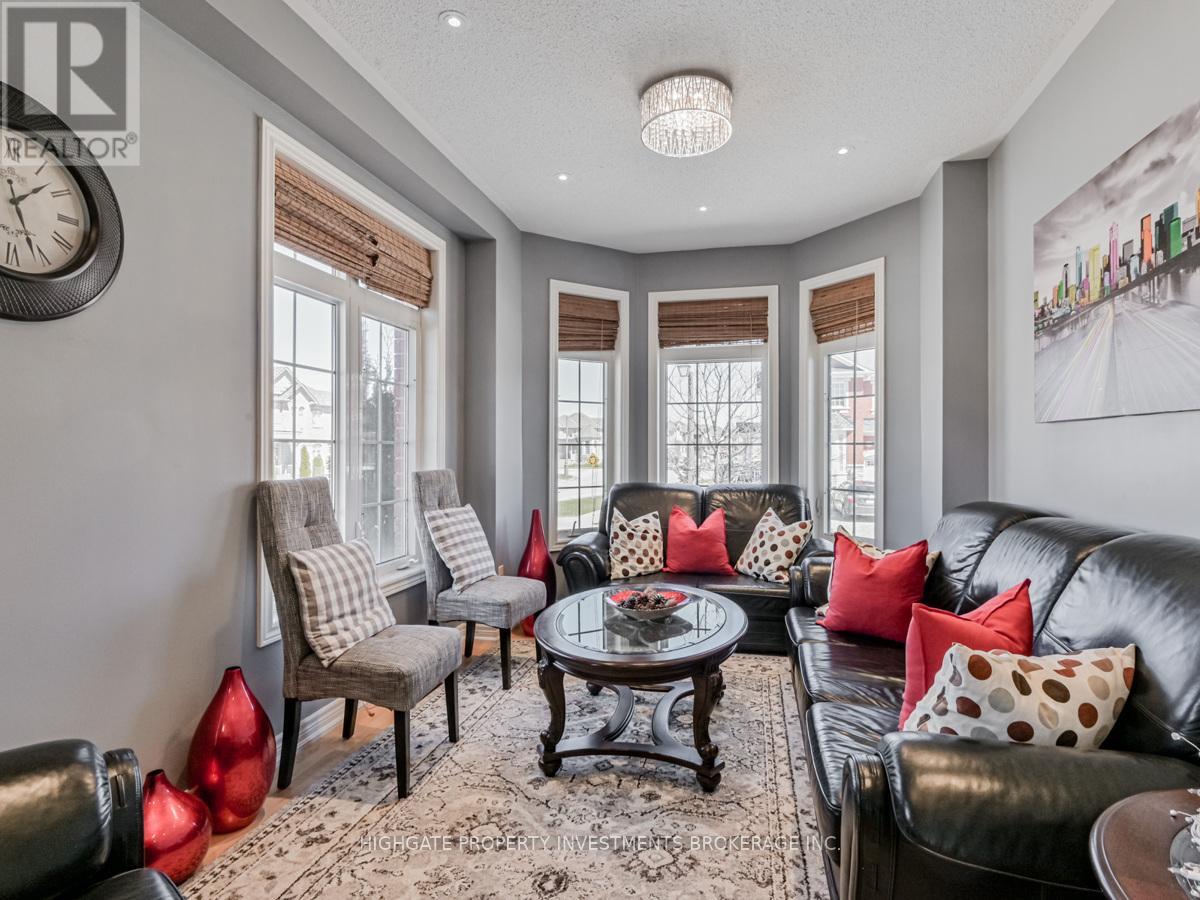 1 Juglans Crescent, Whitchurch-Stouffville (Stouffville), Ontario  L4A 0V4 - Photo 7 - N12659422