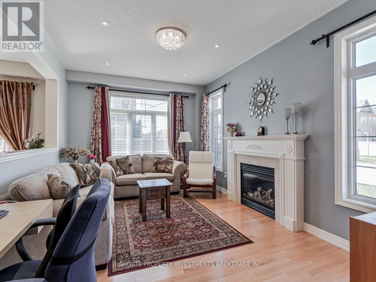 1 Juglans Crescent, Whitchurch-Stouffville (Stouffville), Ontario  L4A 0V4 - Photo 8 - N12659422