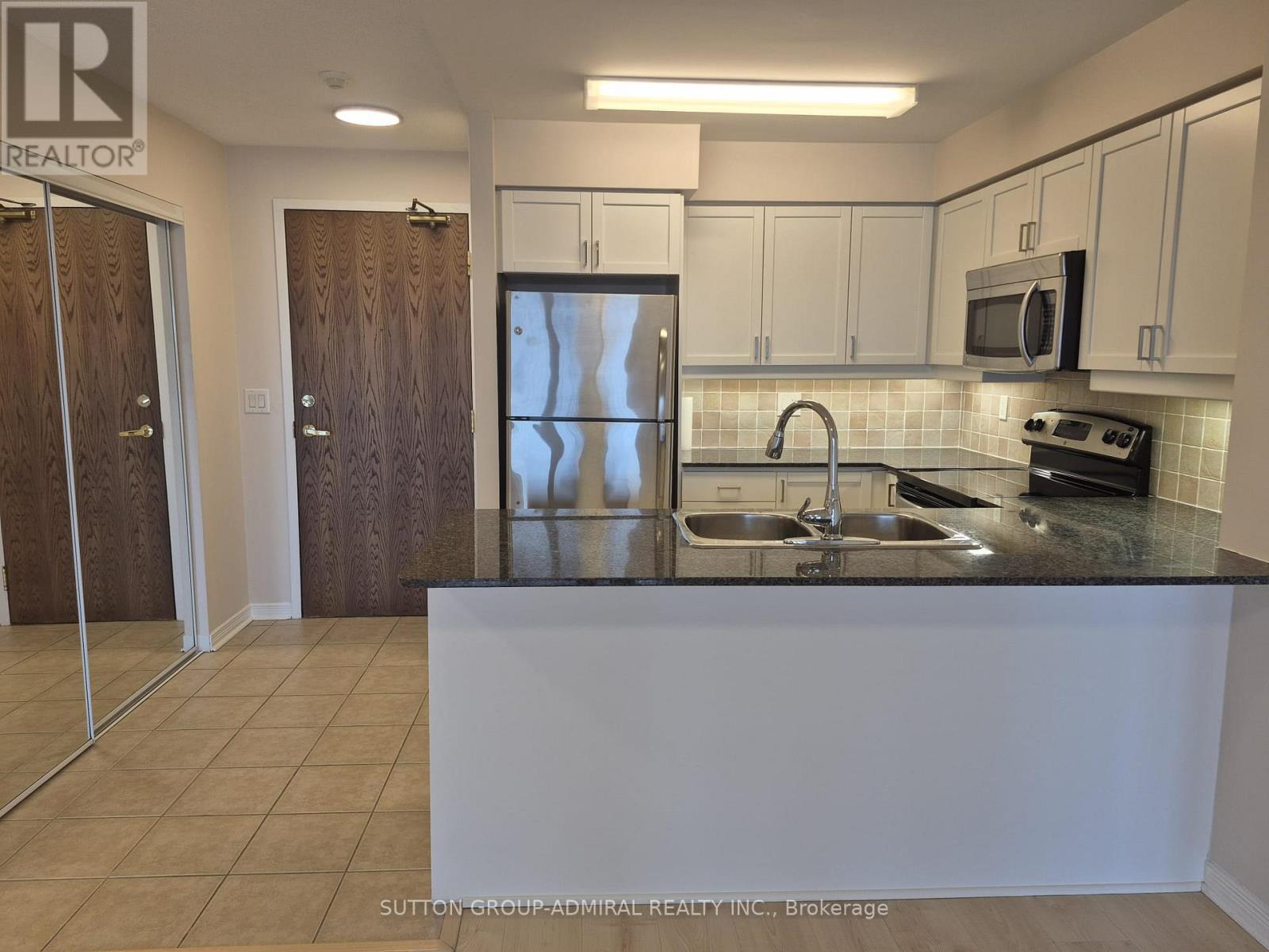 805 - 185 Oneida Crescent, Richmond Hill, Ontario  L4B 0B1 - Photo 5 - N12659454