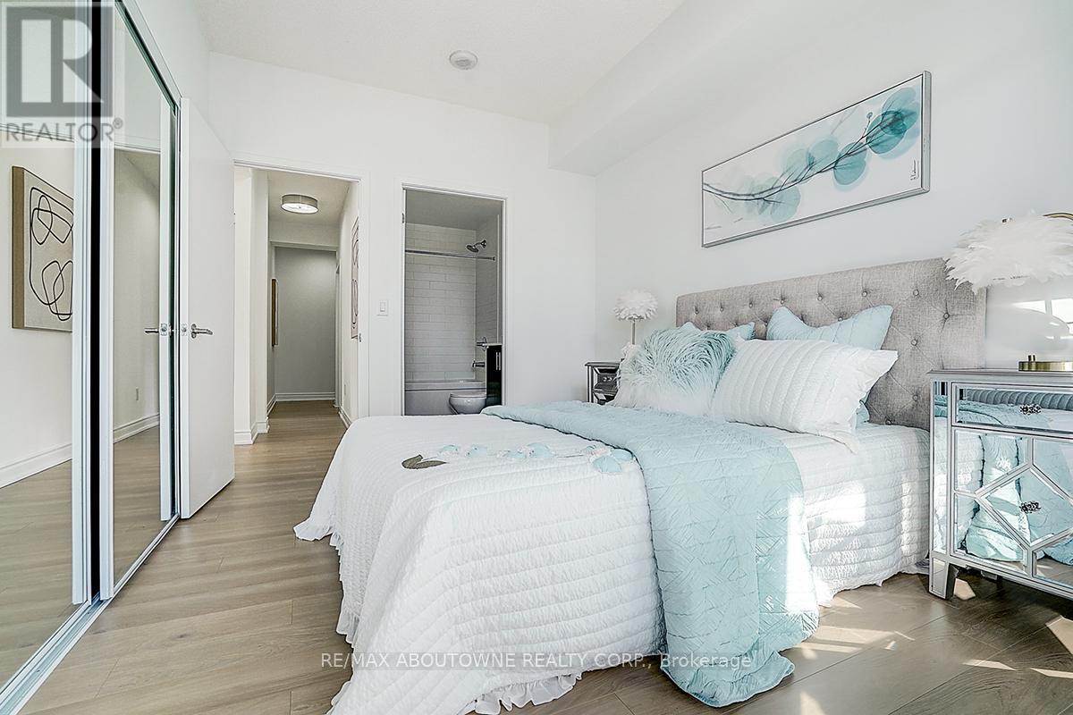 2005 - 360 Square One Drive, Mississauga, Ontario L5B 0G7 - Photo 22 - W12659450