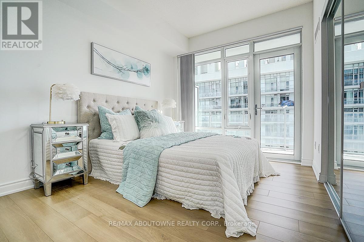 2005 - 360 Square One Drive, Mississauga, Ontario L5B 0G7 - Photo 23 - W12659450