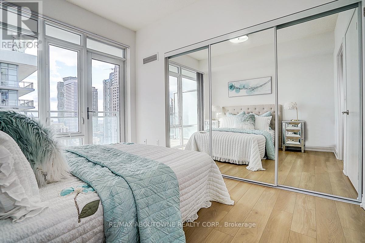 2005 - 360 Square One Drive, Mississauga, Ontario L5B 0G7 - Photo 24 - W12659450