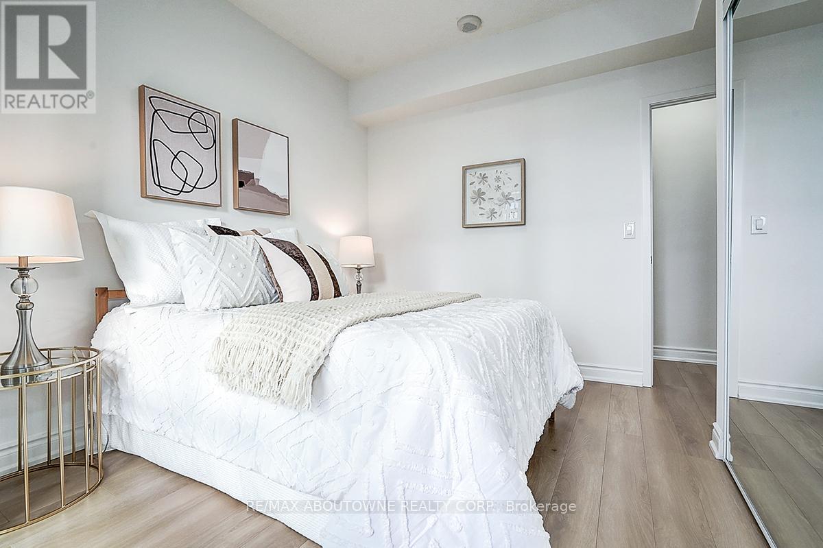 2005 - 360 Square One Drive, Mississauga, Ontario L5B 0G7 - Photo 27 - W12659450