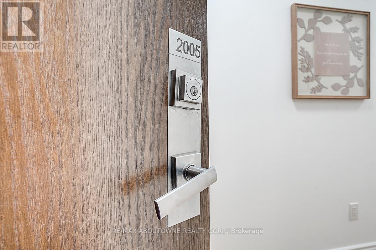 2005 - 360 Square One Drive, Mississauga, Ontario L5B 0G7 - Photo 3 - W12659450