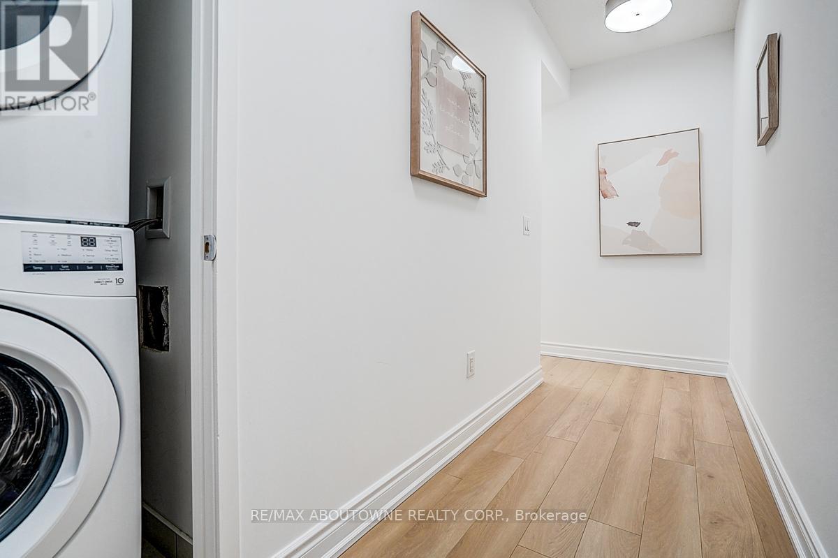 2005 - 360 Square One Drive, Mississauga, Ontario L5B 0G7 - Photo 4 - W12659450