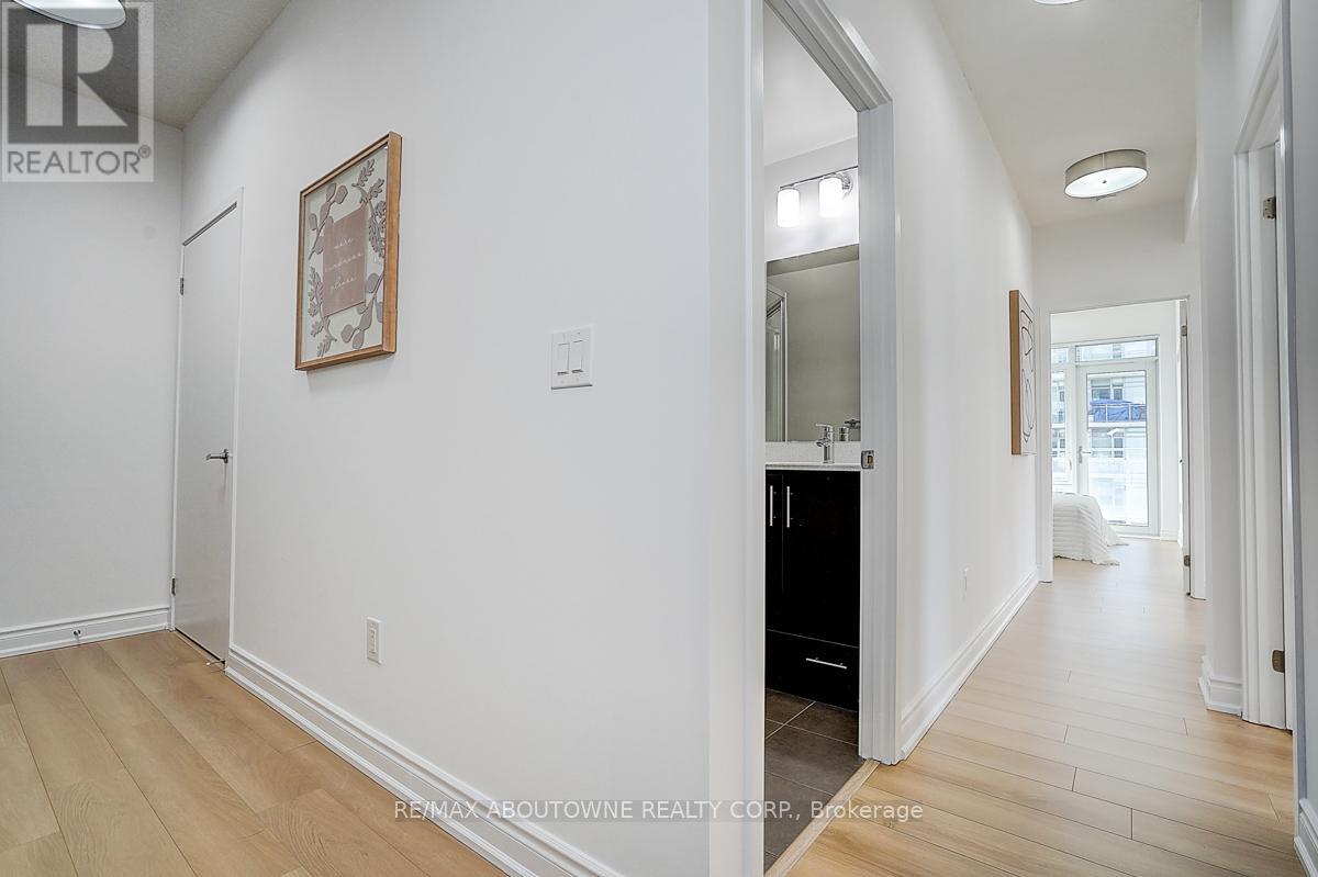 2005 - 360 Square One Drive, Mississauga, Ontario L5B 0G7 - Photo 7 - W12659450