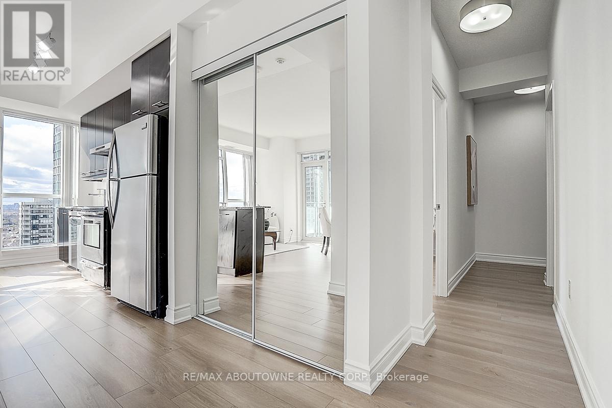 2005 - 360 Square One Drive, Mississauga, Ontario L5B 0G7 - Photo 9 - W12659450