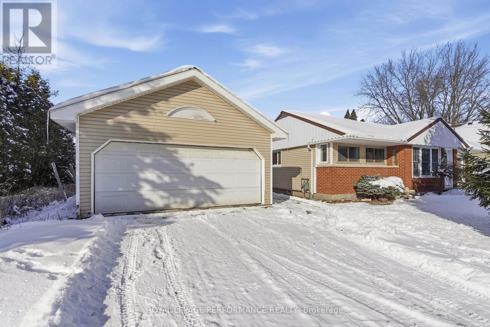 724 ST ANTOINE STREET, Cornwall, Ontario