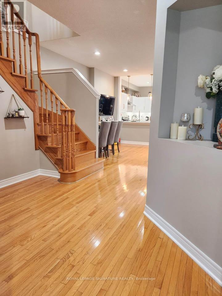 971 Ledbury Crescent, Mississauga, Ontario  L5V 2R3 - Photo 13 - W12656286