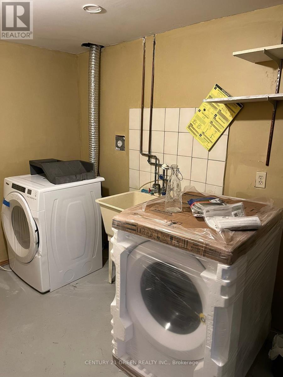 Bsmt - 41 Fallen Oak Court, Brampton, Ontario  L6Y 3T6 - Photo 10 - W12650516