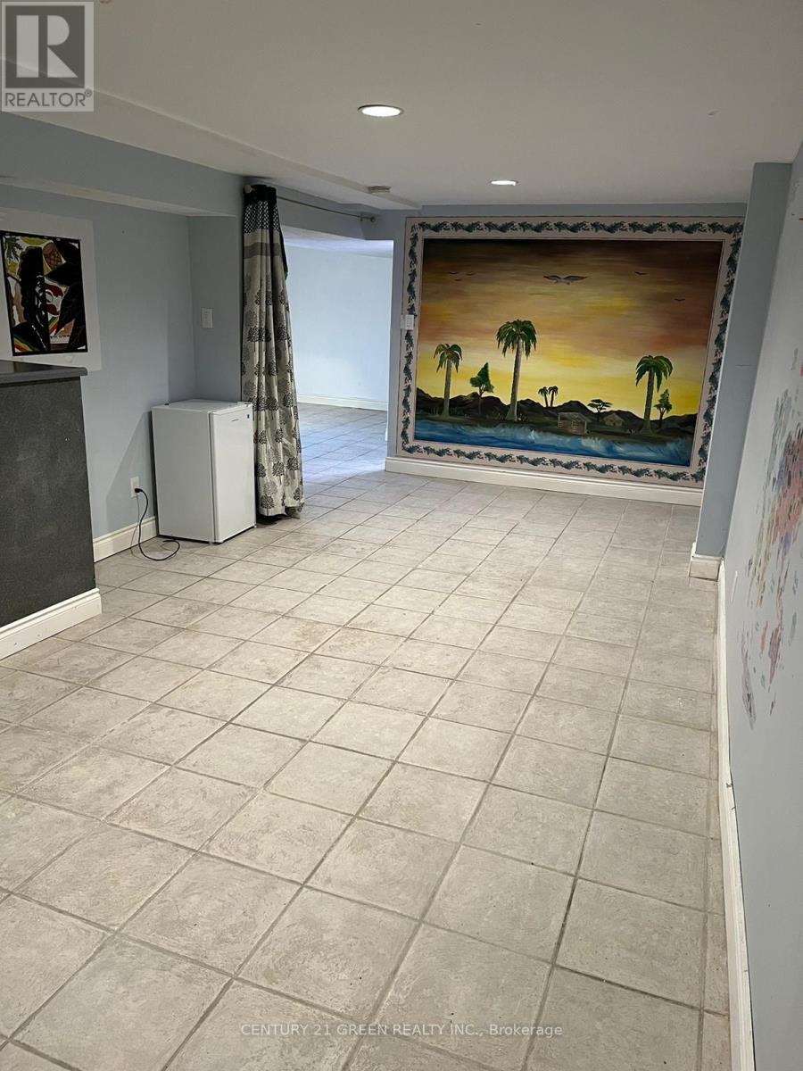 Bsmt - 41 Fallen Oak Court, Brampton, Ontario  L6Y 3T6 - Photo 5 - W12650516