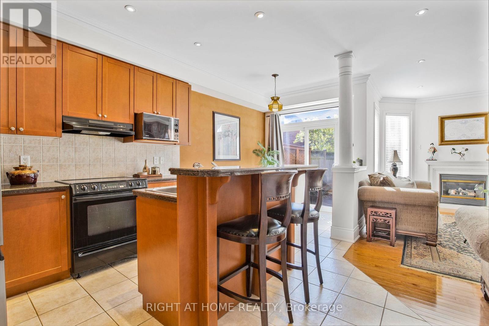 3351 Hayhurst Crescent, Oakville, Ontario  L6L 6T8 - Photo 8 - W12581394