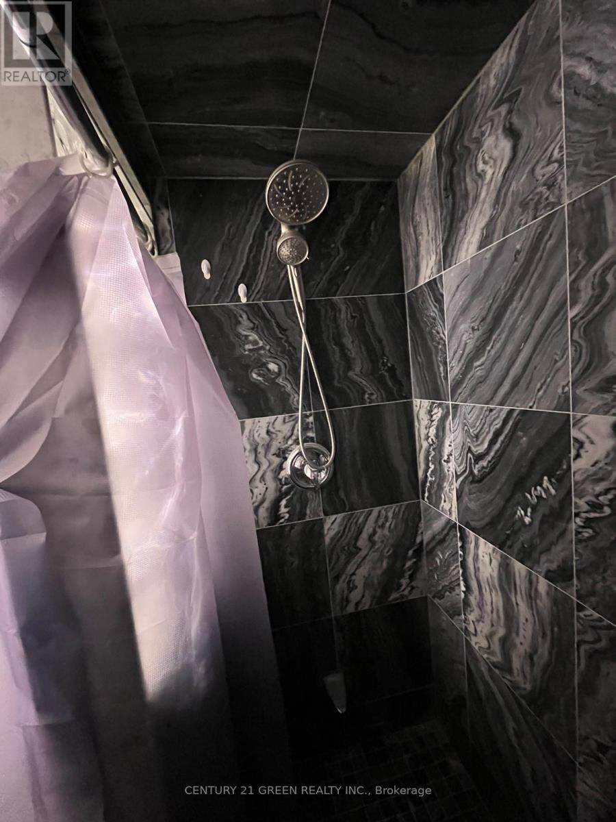 Bsmt - 41 Fallen Oak Court, Brampton, Ontario  L6Y 3T6 - Photo 8 - W12650516