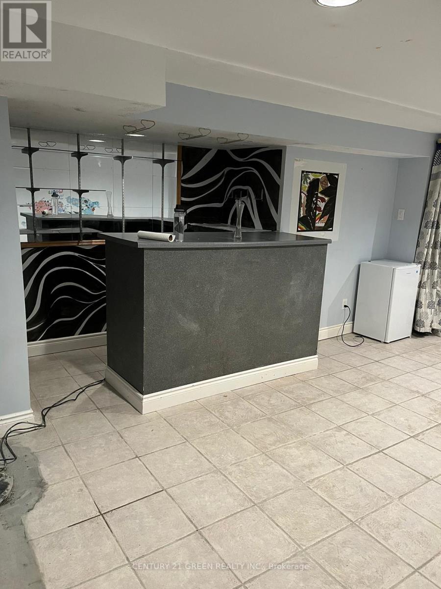 Bsmt - 41 Fallen Oak Court, Brampton, Ontario  L6Y 3T6 - Photo 6 - W12650516