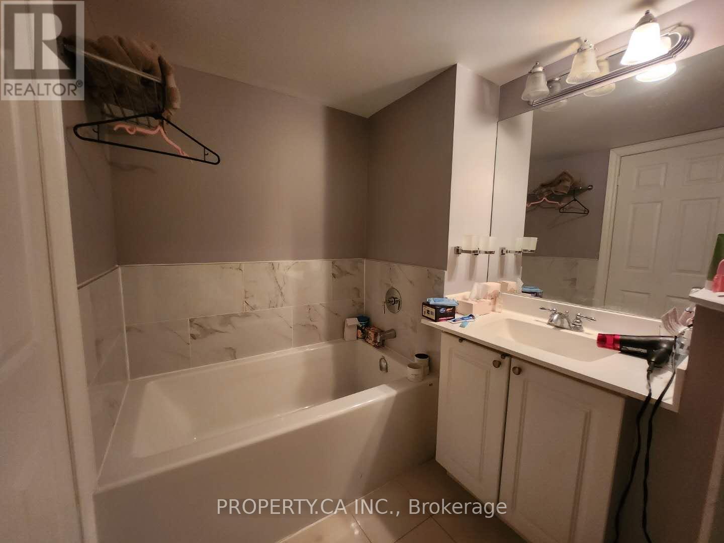 2127 - 25 Greenview Avenue, Toronto, Ontario  M2M 0A5 - Photo 11 - C12659484