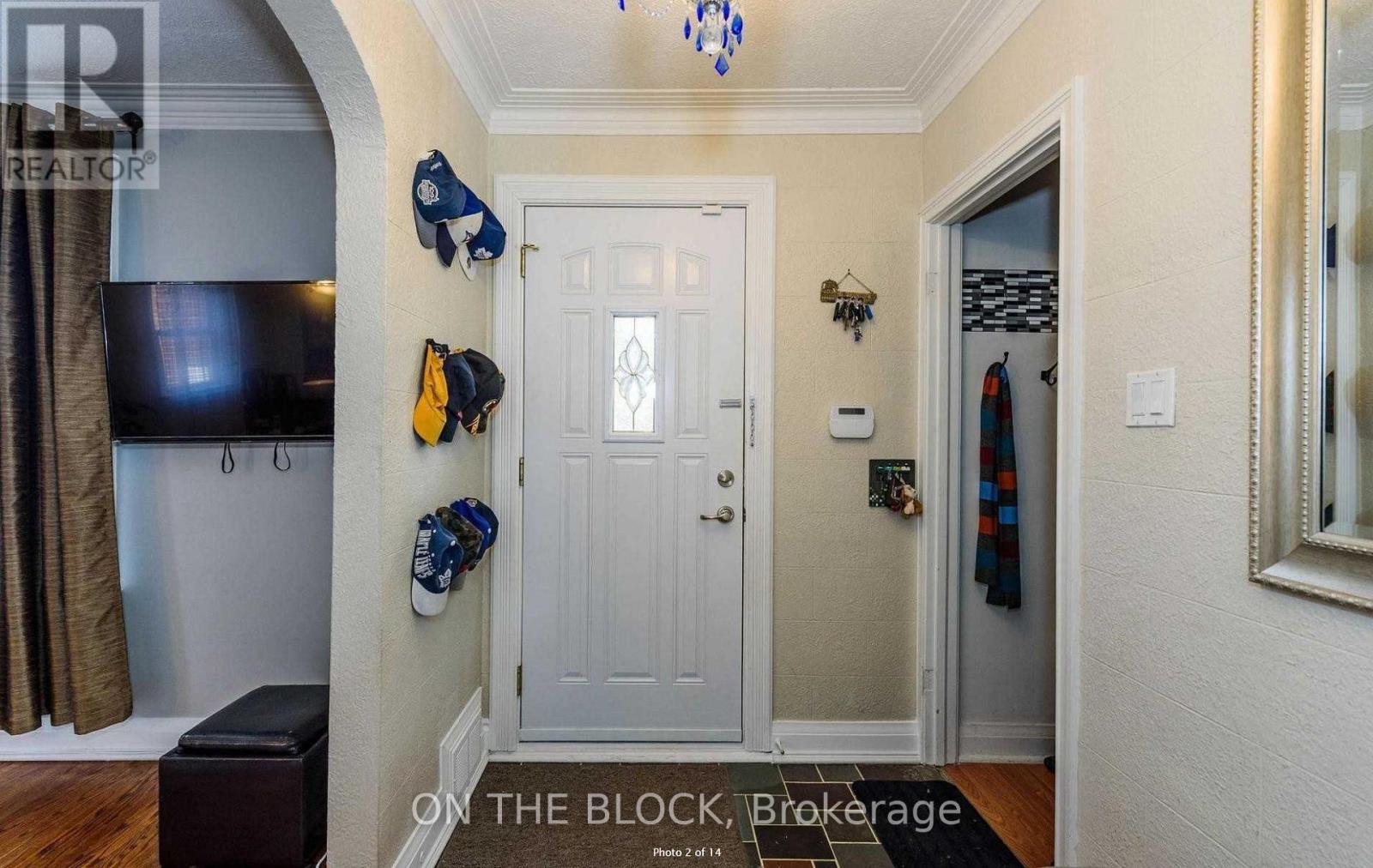 290 Bogert Avenue, Toronto, Ontario  M2N 1L5 - Photo 2 - C12659492