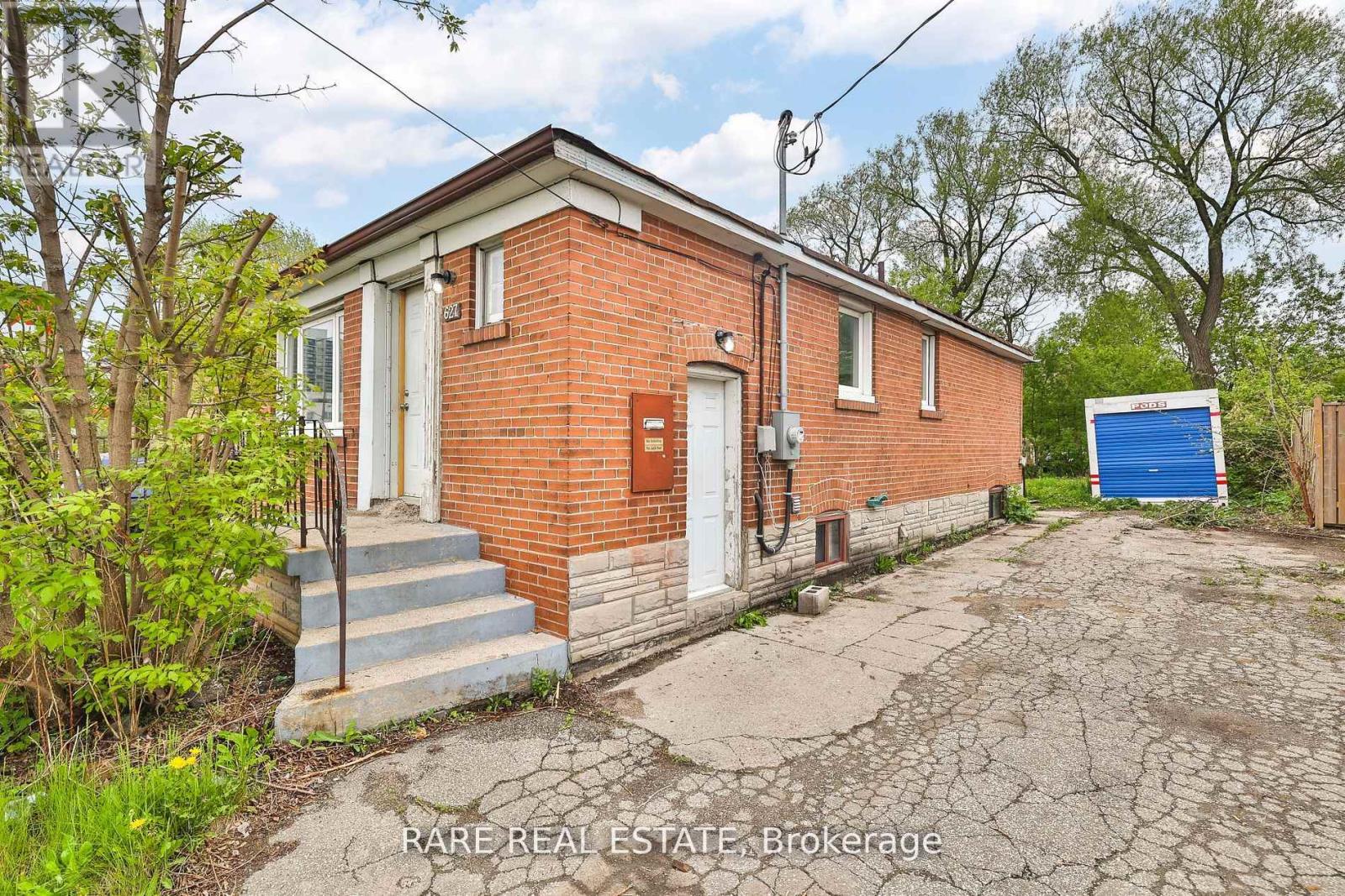 BASEMENT - 627 SHEPPARD AVENUE W, toronto (clanton park), Ontario