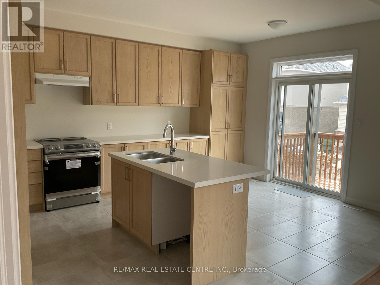 19 Northrop Avenue, Clarington, Ontario  L1B 1G9 - Photo 3 - E12659488