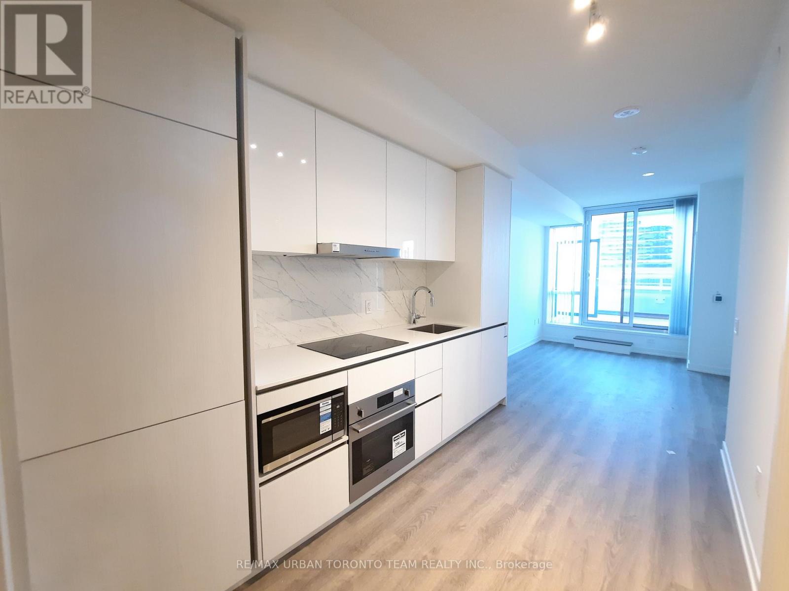 508 - 8 Interchange Way, Vaughan (Vaughan Corporate Centre), Ontario  L4K 5Z7 - Photo 2 - N12659474