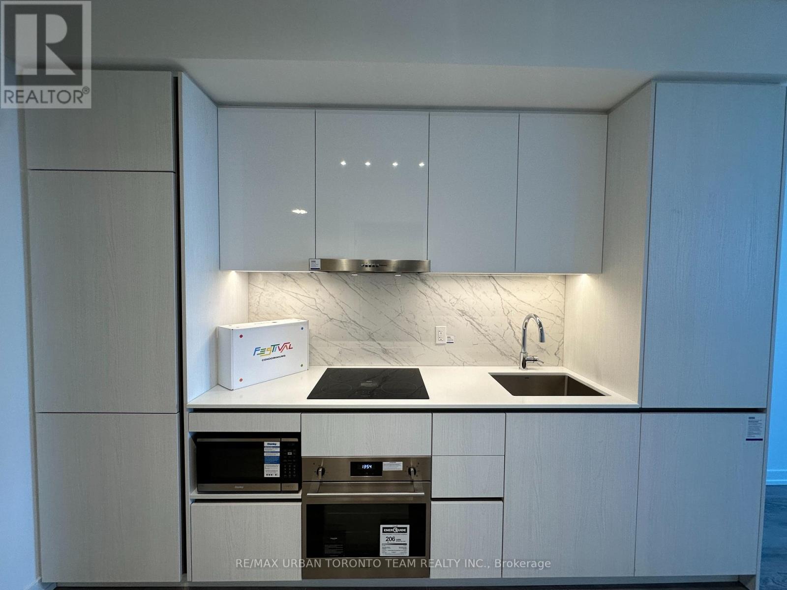 508 - 8 Interchange Way, Vaughan (Vaughan Corporate Centre), Ontario  L4K 5Z7 - Photo 5 - N12659474