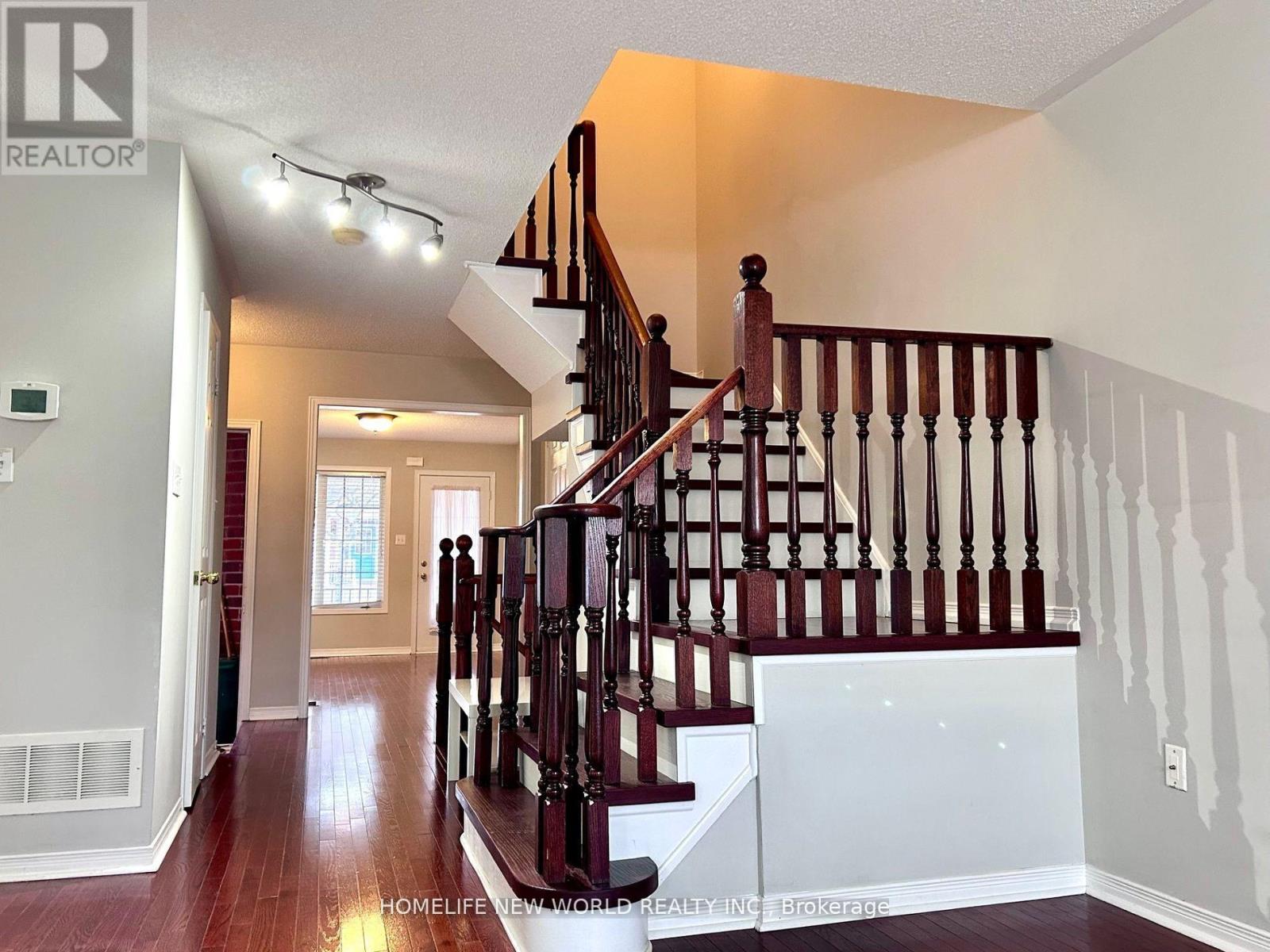 65 Warren Bradley Street, Markham (Berczy), Ontario  L6C 2X4 - Photo 7 - N12659476