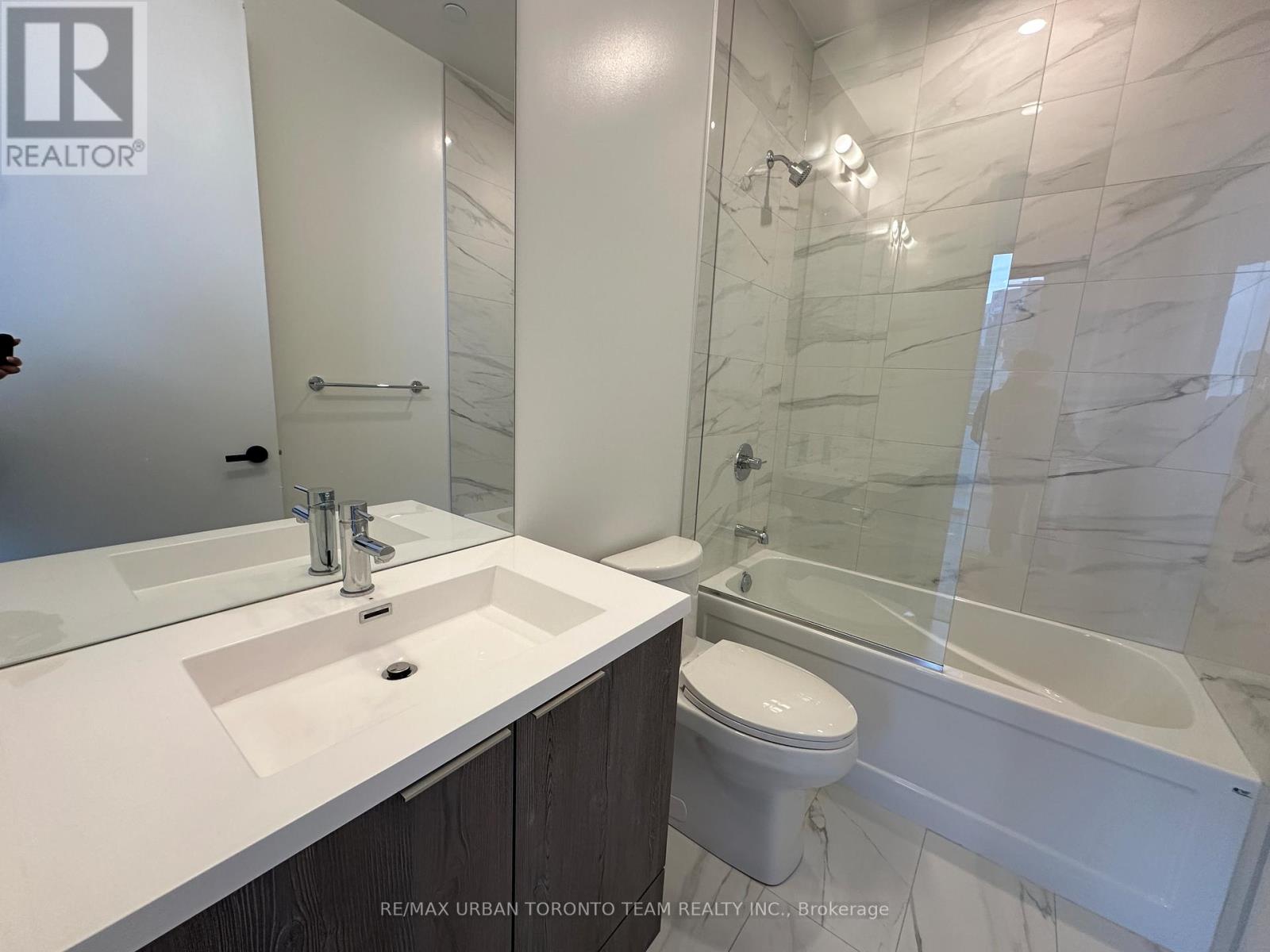 606 - 8 Interchange Way, Vaughan (Vaughan Corporate Centre), Ontario  L4K 5Z7 - Photo 12 - N12659520