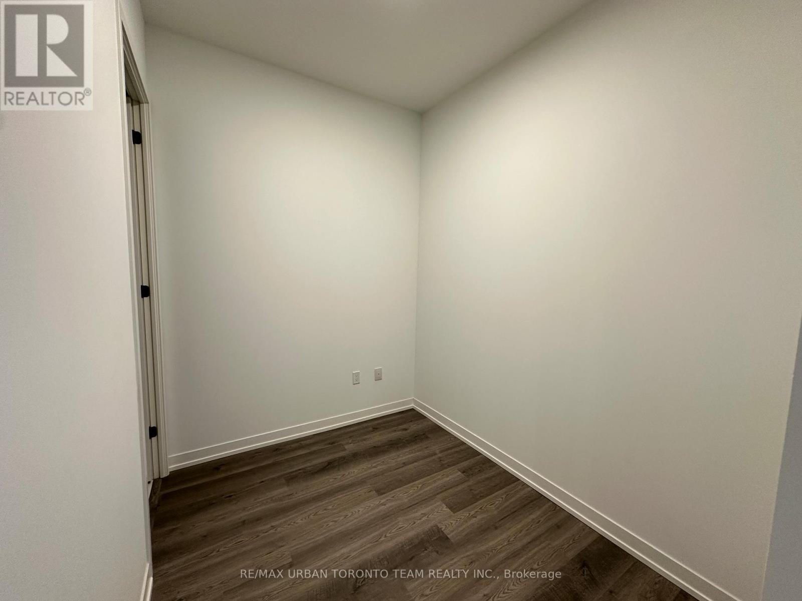 606 - 8 Interchange Way, Vaughan (Vaughan Corporate Centre), Ontario  L4K 5Z7 - Photo 4 - N12659520