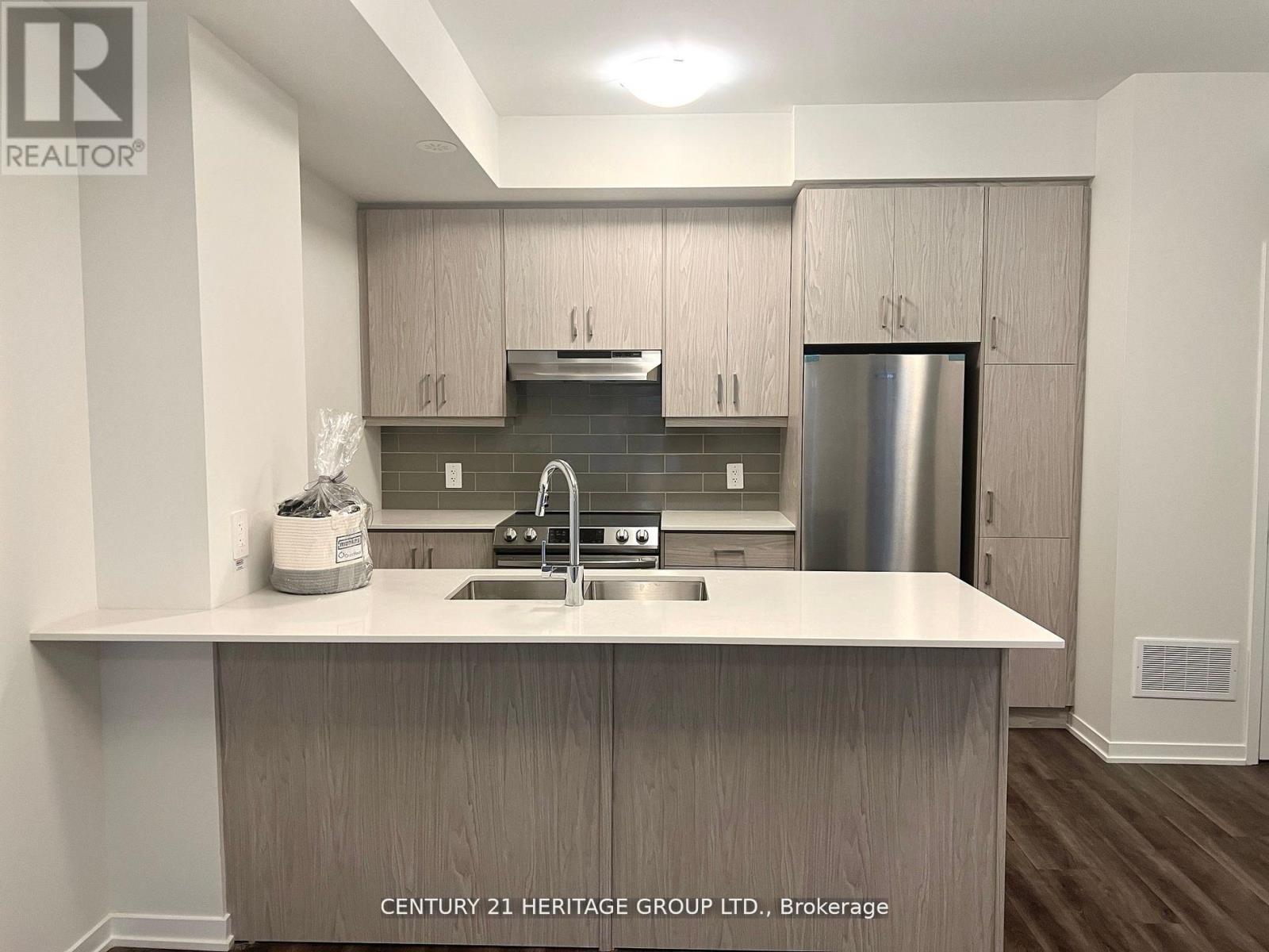 78 - 39 Honeycrisp Crescent, Vaughan (Concord), Ontario  L4K 0N6 - Photo 3 - N12659536