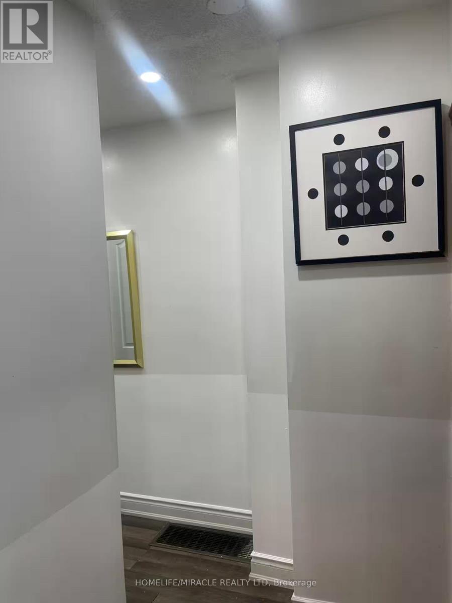 5 Queen Street S, Mississauga, Ontario  L5M 1K2 - Photo 9 - W12659472