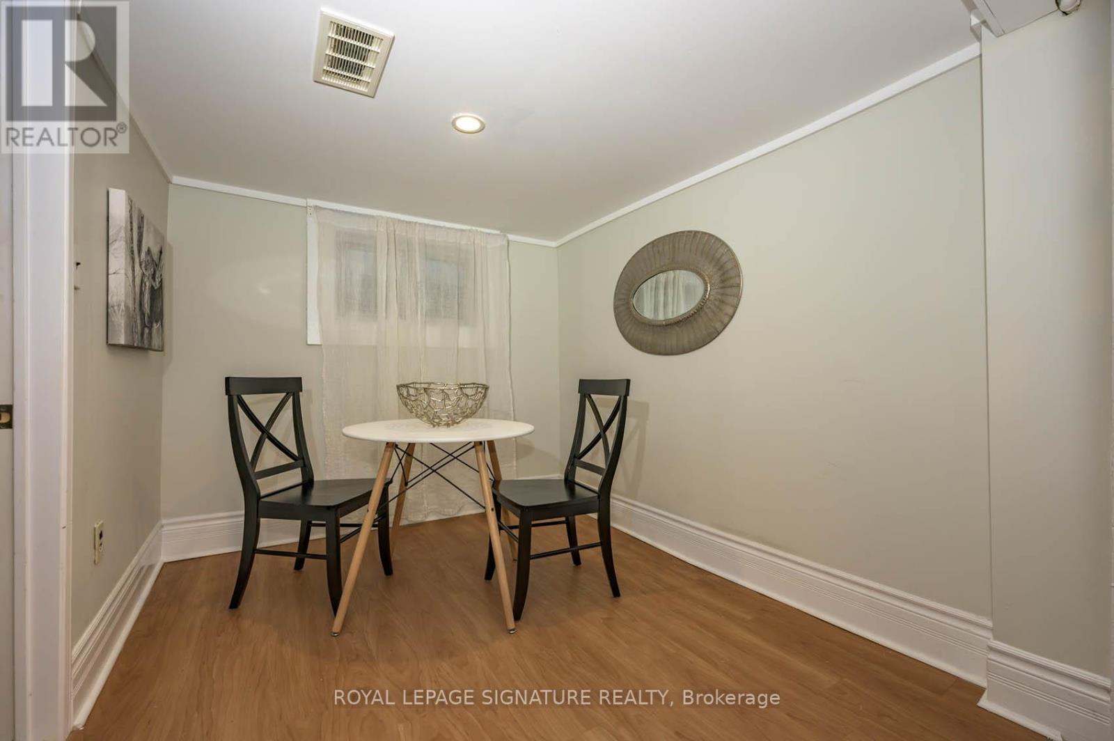 Bsmt - 696 Queens Avenue, London East (East G), Ontario  N5W 3H3 - Photo 5 - X12659544