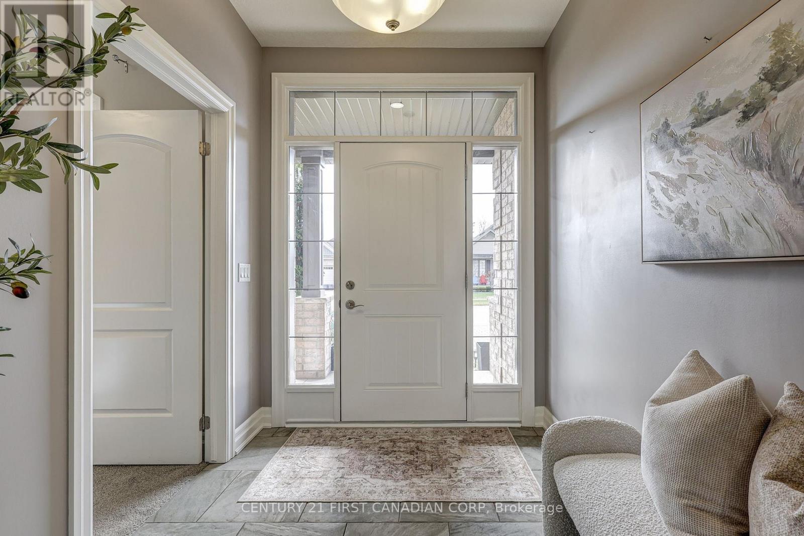 696 Bennett Crescent, Strathroy-Caradoc, Ontario  N0L 1W0 - Photo 11 - X12659596