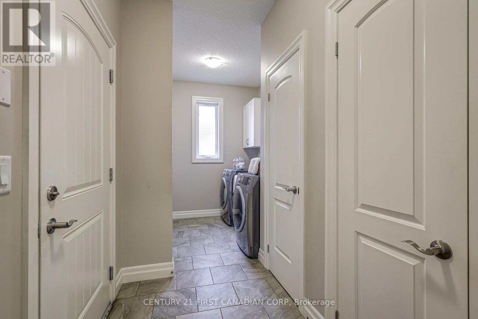 696 Bennett Crescent, Strathroy-Caradoc, Ontario  N0L 1W0 - Photo 19 - X12659596