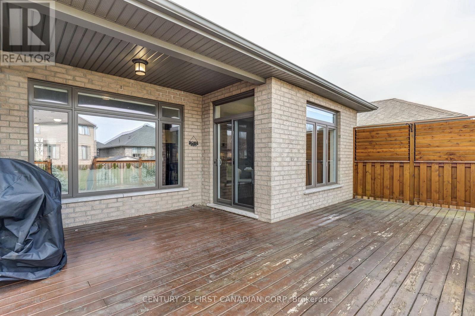 696 Bennett Crescent, Strathroy-Caradoc, Ontario  N0L 1W0 - Photo 7 - X12659596