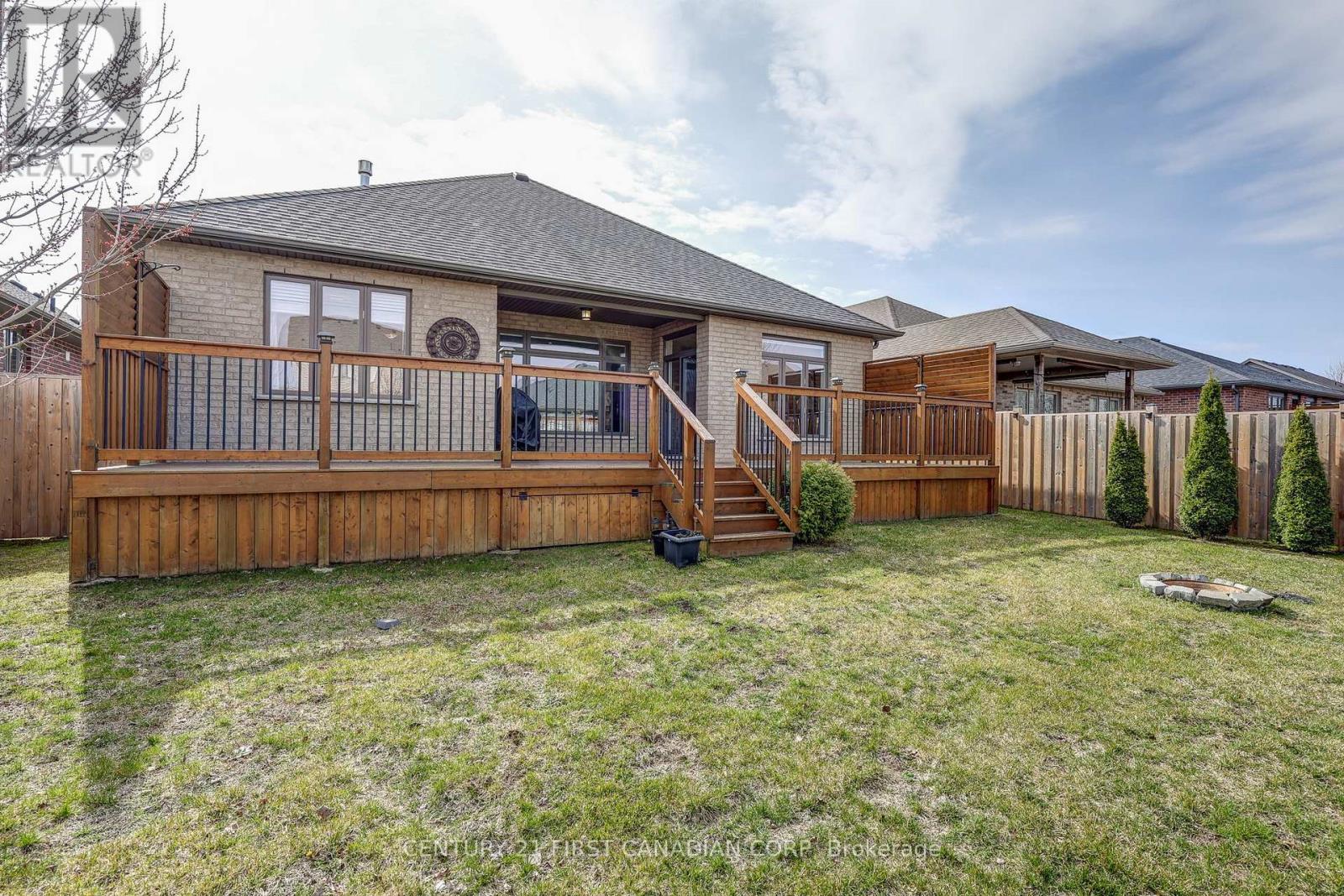 696 Bennett Crescent, Strathroy-Caradoc, Ontario  N0L 1W0 - Photo 9 - X12659596