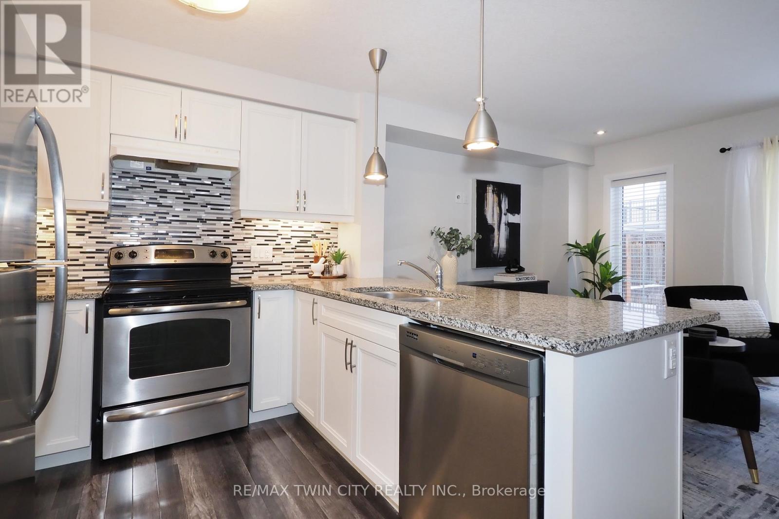 181 South Creek Drive, Kitchener, Ontario  N2P 0E1 - Photo 11 - X12478855