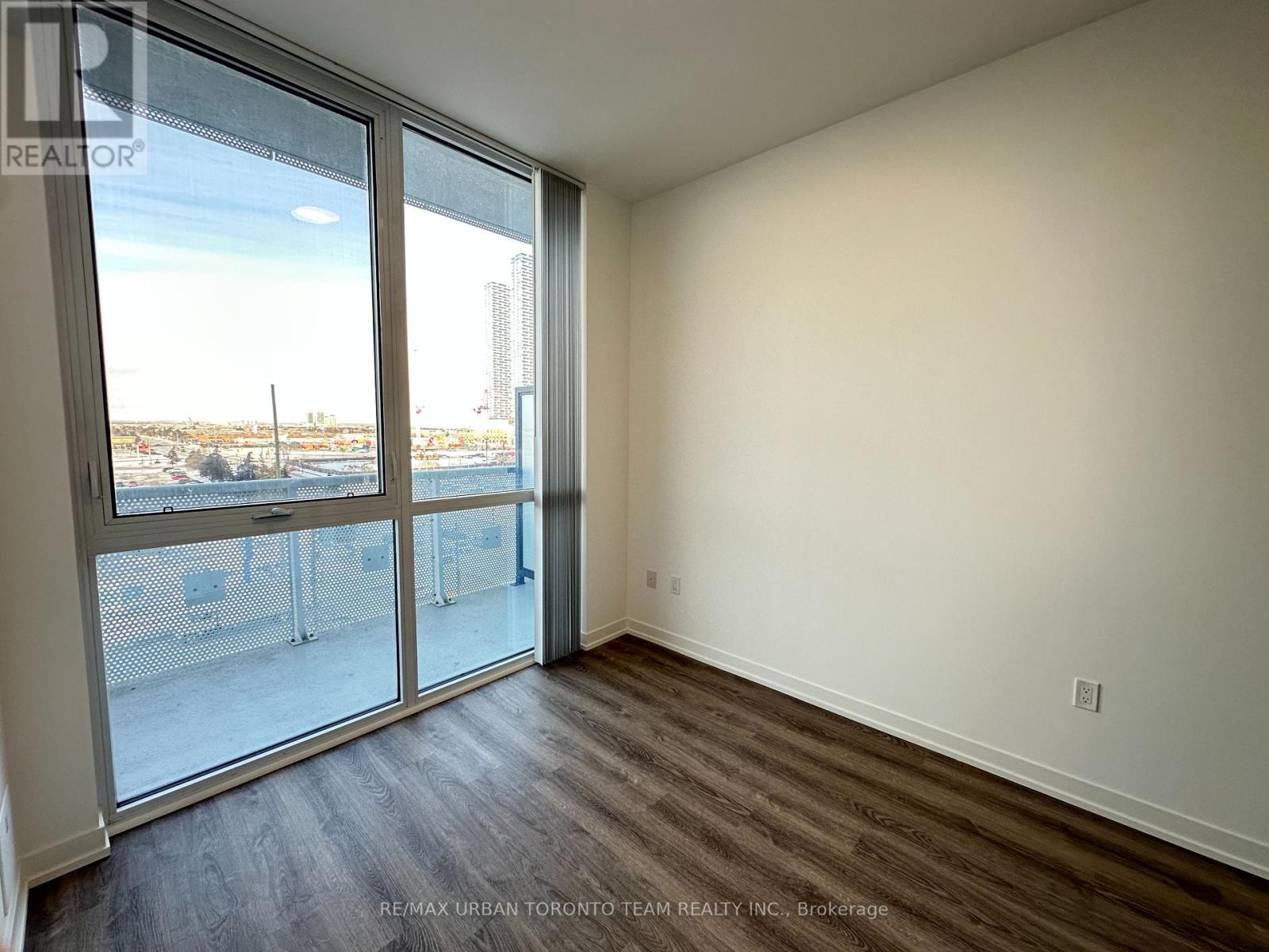 608 - 8 Interchange Way, Vaughan, Ontario  L4K 5Z7 - Photo 6 - N12659582