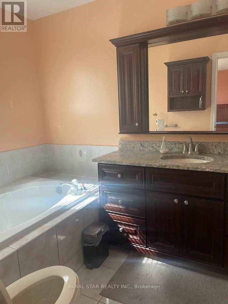 Upper - 5835 Chessman Court, Mississauga, Ontario  L5M 6P4 - Photo 20 - W12659562