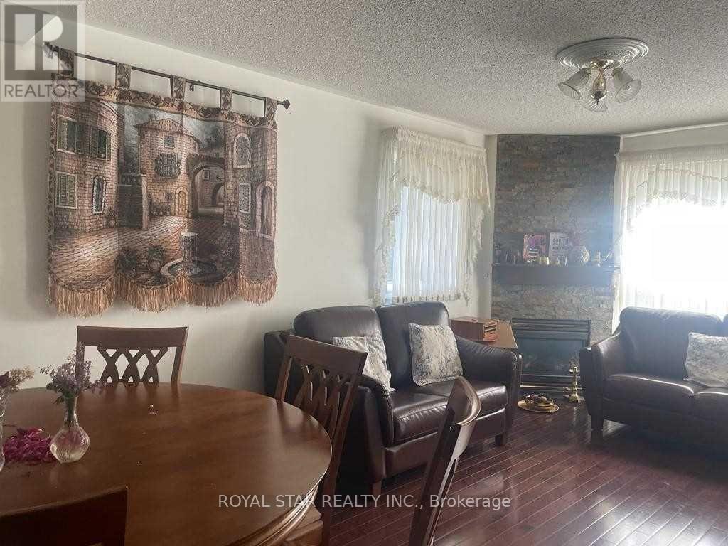 Upper - 5835 Chessman Court, Mississauga, Ontario  L5M 6P4 - Photo 5 - W12659562