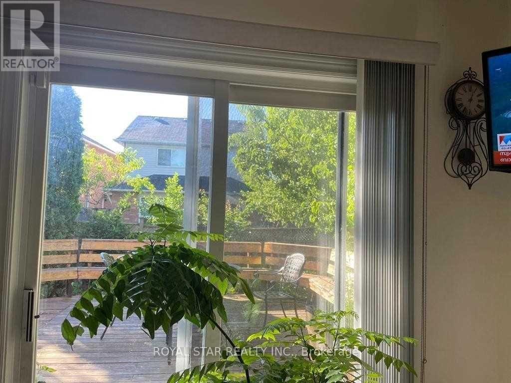 Upper - 5835 Chessman Court, Mississauga, Ontario  L5M 6P4 - Photo 9 - W12659562