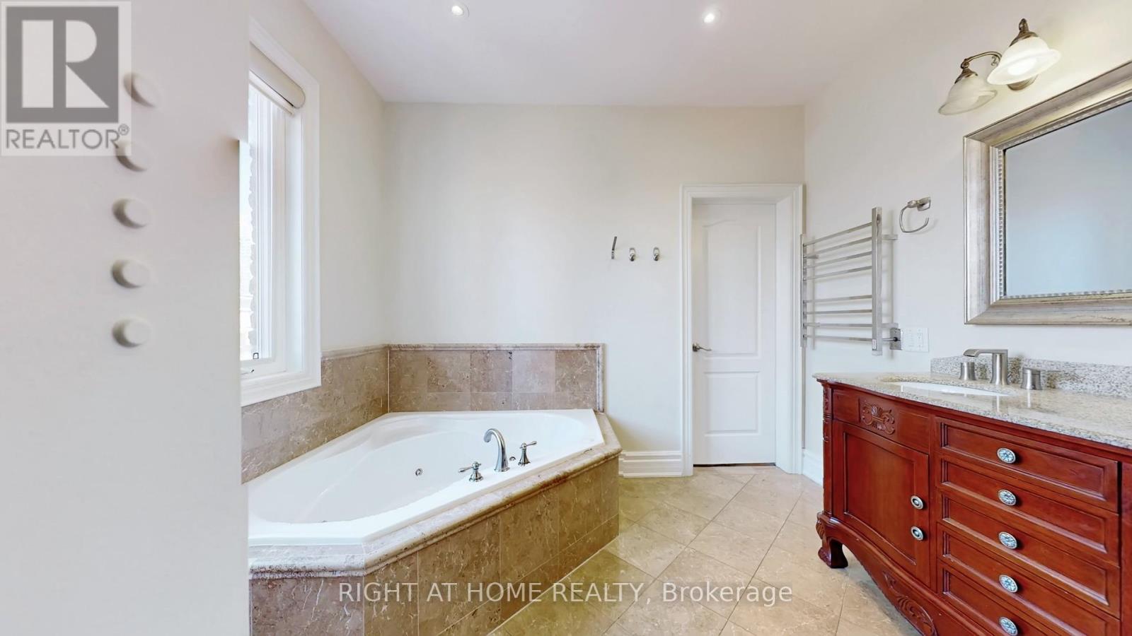 3414 Joan Drive, Mississauga, Ontario  L5B 1T5 - Photo 24 - W12659566