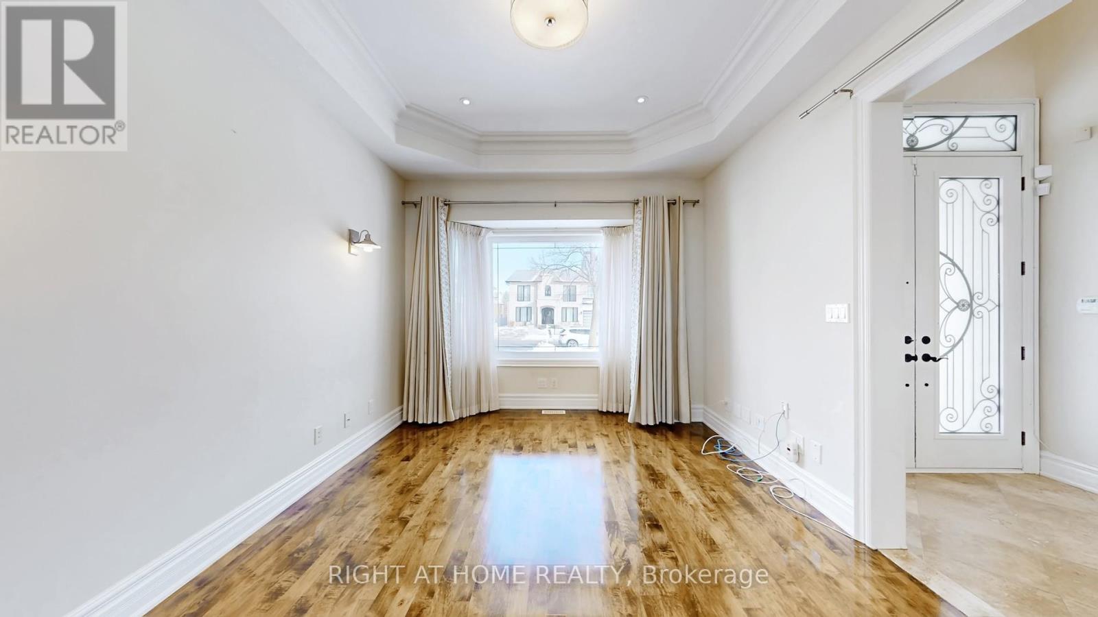 3414 Joan Drive, Mississauga, Ontario  L5B 1T5 - Photo 4 - W12659566