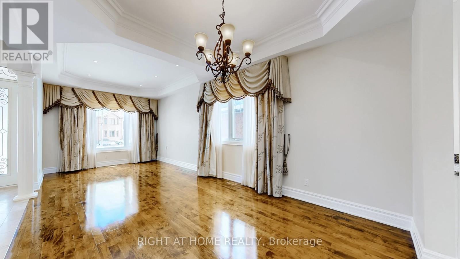 3414 Joan Drive, Mississauga, Ontario  L5B 1T5 - Photo 5 - W12659566