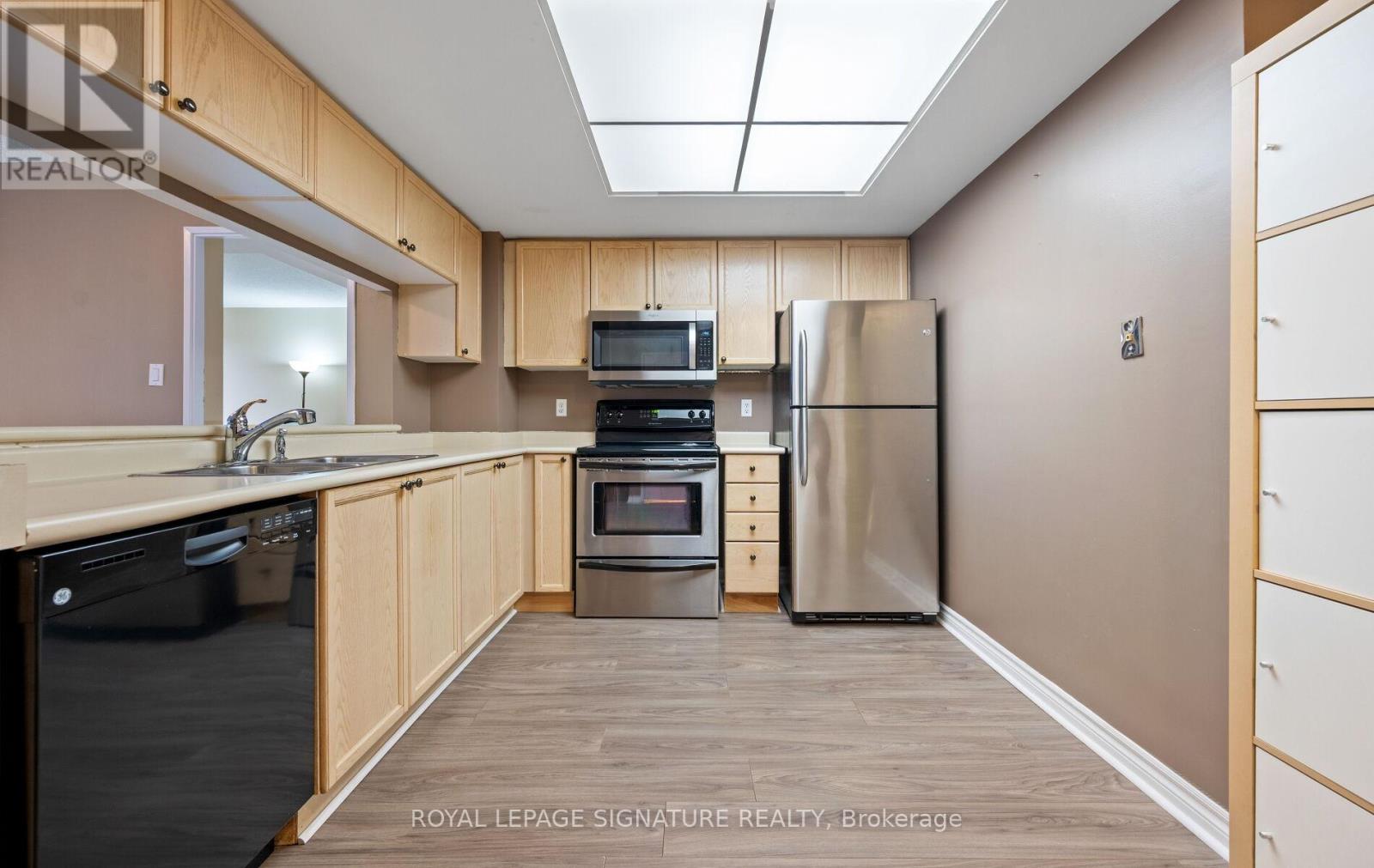 102 - 101 Subway Crescent, Toronto, Ontario  M9B 6K4 - Photo 10 - W12659586