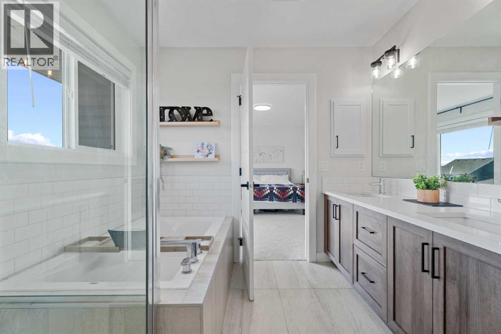 57 Ranchers Way, Okotoks, Alberta  T1S 4C8 - Photo 33 - A2256165